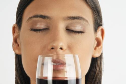 Riechen, Schmecken, Fühlen: Spaß und reichlich Nervenkitzel erwarten Sie im Dunkelrestaurant.